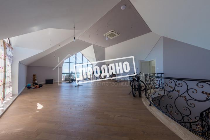 Современный дом с бассейном на Благодатной №4