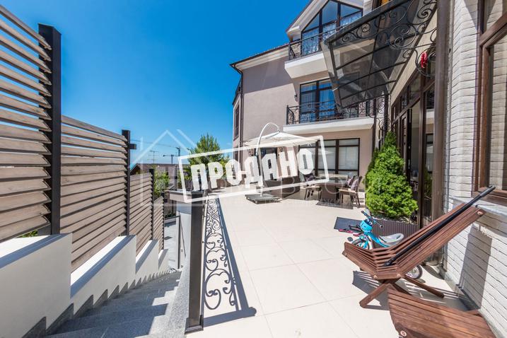 Современный дом с бассейном на Благодатной №28