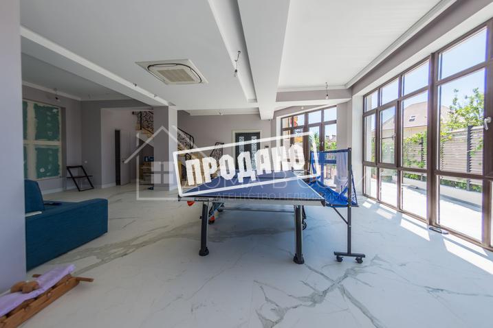 Современный дом с бассейном на Благодатной №21