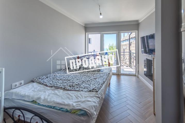 Современный дом с бассейном на Благодатной №26