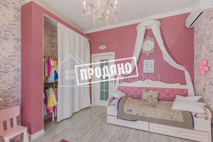 Красивый дом напротив парусного центра №33