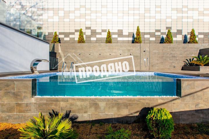 Современный дом с бассейном №5