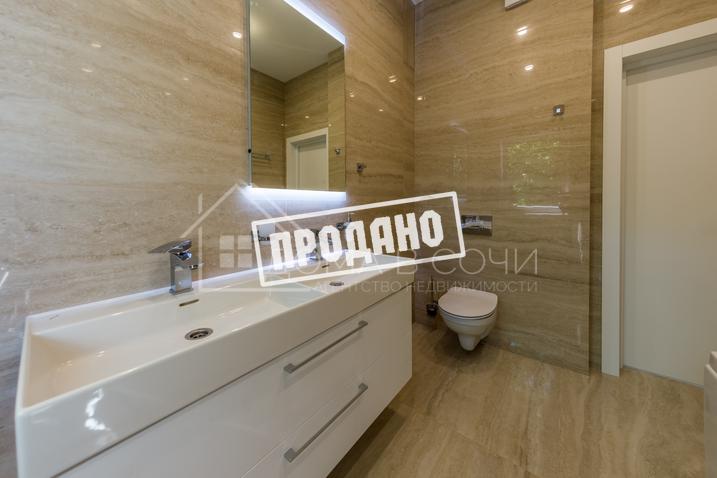 Дом с бассейном в центральном Районе №11