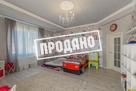 Красивый дом напротив парусного центра