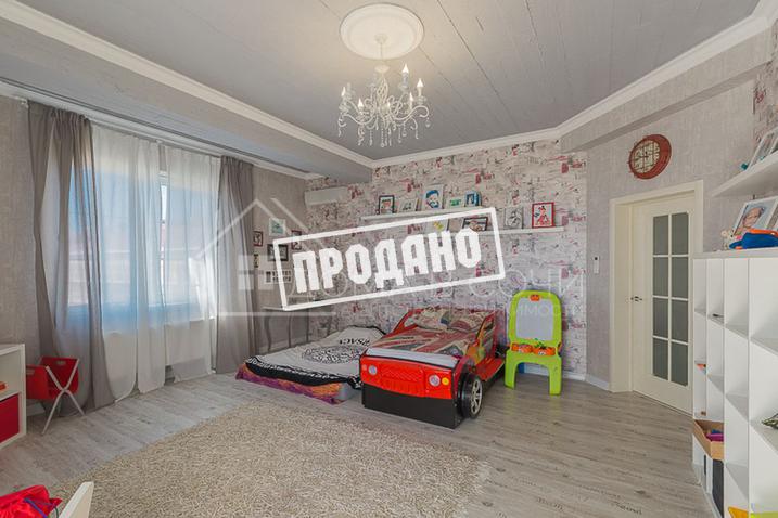 Красивый дом напротив парусного центра №30