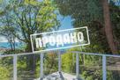 Красивый дом напротив парусного центра
