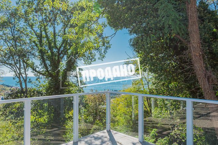 Красивый дом напротив парусного центра №55