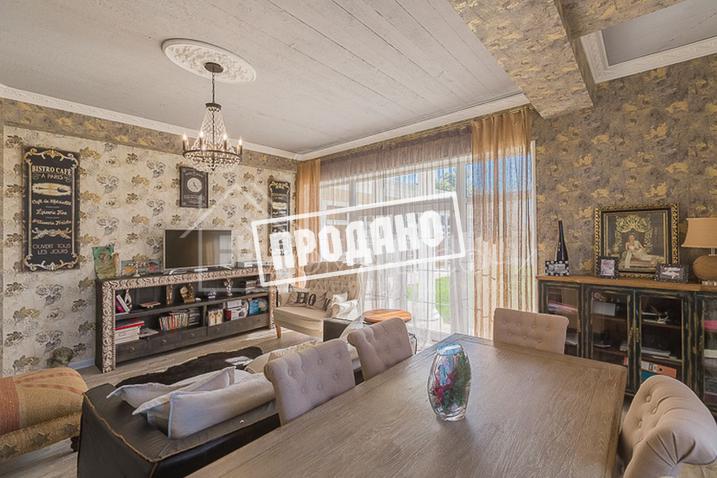 Красивый дом напротив парусного центра №11