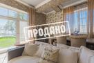 Красивый дом напротив парусного центра