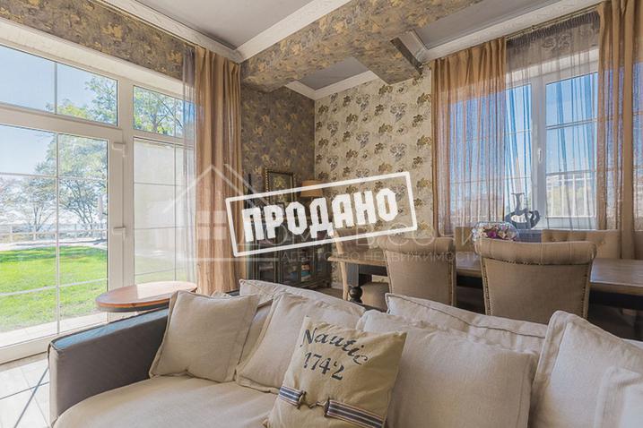 Красивый дом напротив парусного центра №13