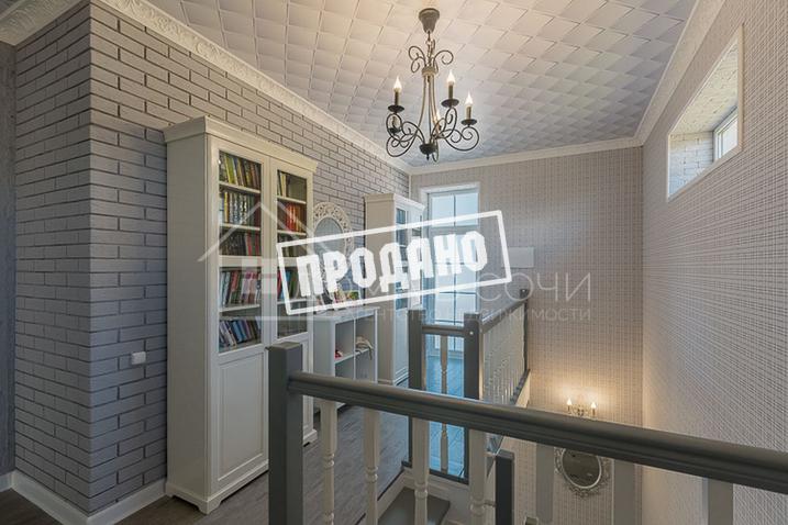 Красивый дом напротив парусного центра №34