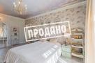 Красивый дом напротив парусного центра