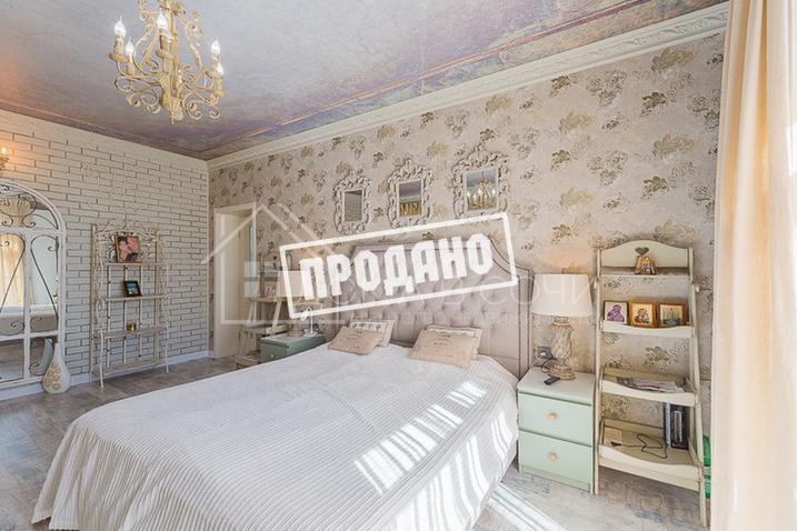 Красивый дом напротив парусного центра №37