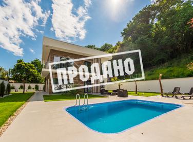 Дом с бассейном в центральном Районе №1