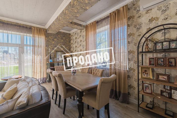 Красивый дом напротив парусного центра №10