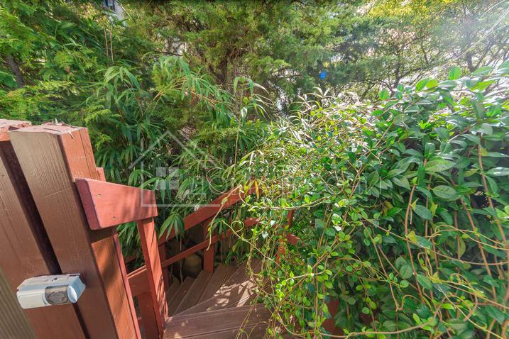 Вилла у моря напротив Парусного центра №28