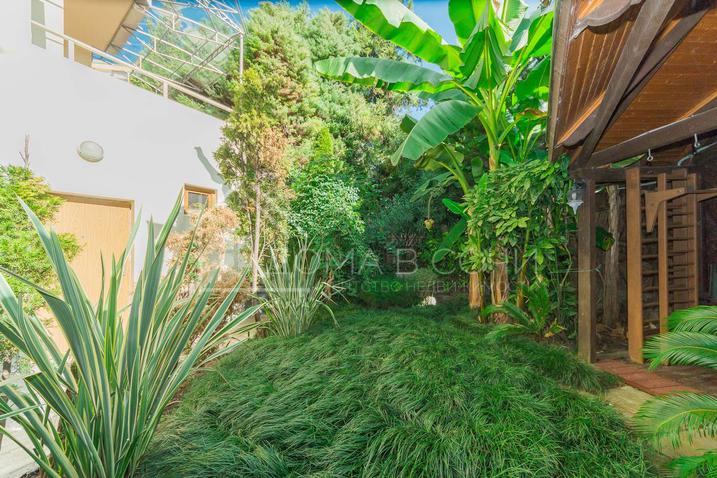 Вилла у моря напротив Парусного центра №17