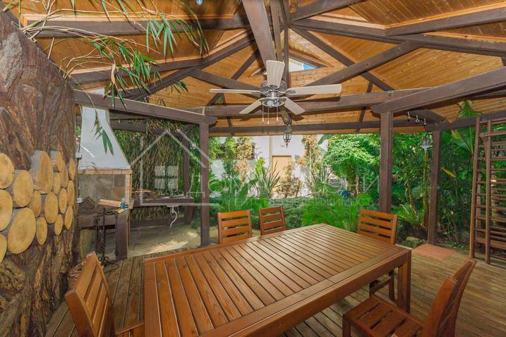 Вилла у моря напротив Парусного центра №14