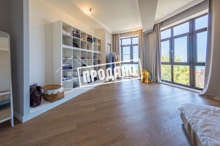 Современный дом с бассейном на Благодатной №9