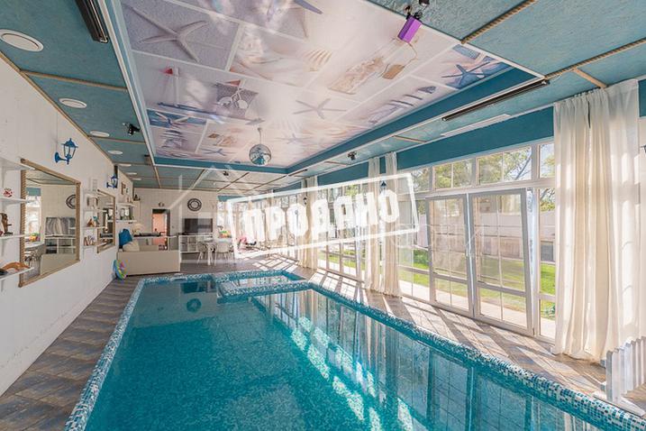 Красивый дом напротив парусного центра №49