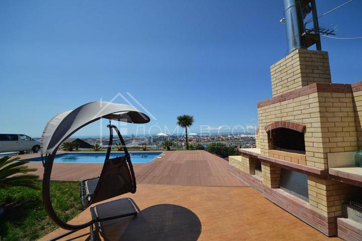 Современный дом с видом на море №4