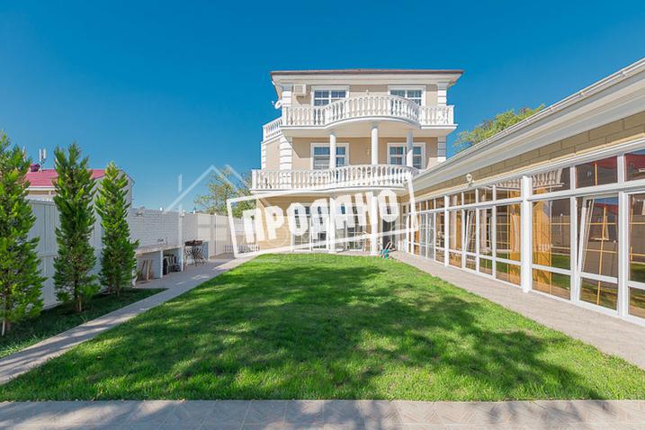 Красивый дом напротив парусного центра №1