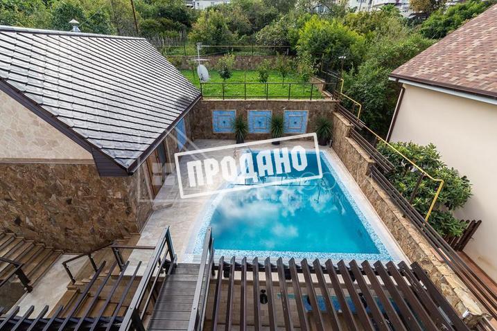 Новый коттедж с отделкой из молодого мрамора №8