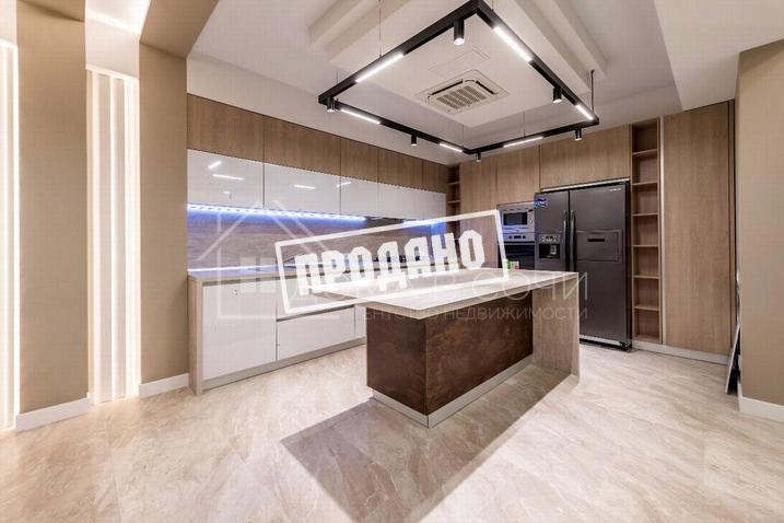 Современный дом с бассейном №6