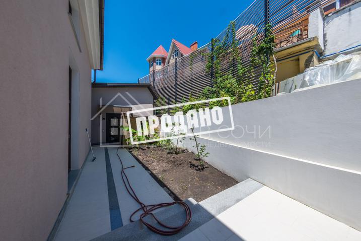 Современный дом с бассейном на Благодатной №22