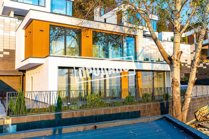 Современный дом с бассейном №3