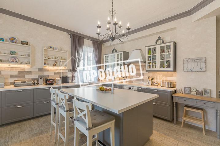 Красивый дом напротив парусного центра №22