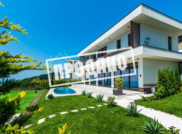 Белоснежный коттедж с видом на море №5