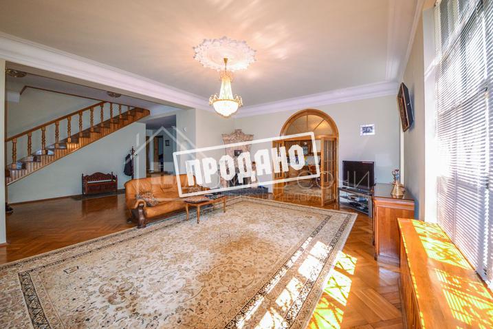 Дом в классическом стиле у санатория Золотой колосс №5