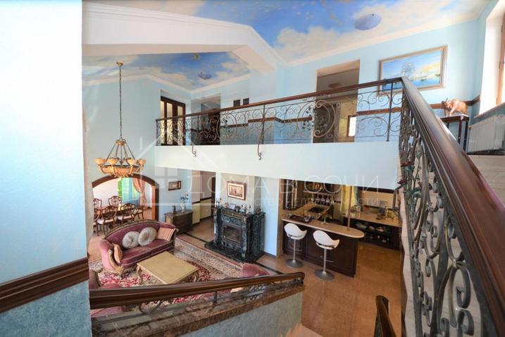 Красивый дом в собственном парке №5