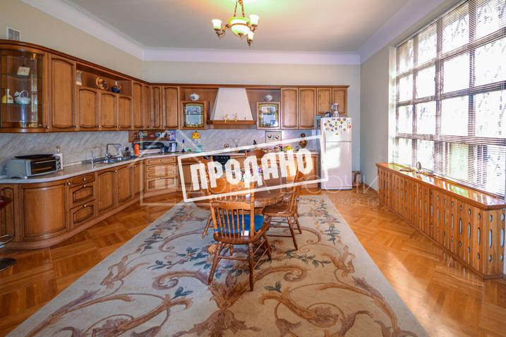 Дом в классическом стиле у санатория Золотой колосс №6