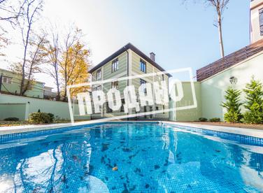 Современный коттедж с бассейном №1