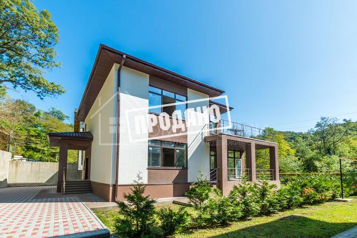 Современный коттедж у реки №1