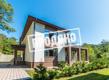 Современный коттедж у реки №1