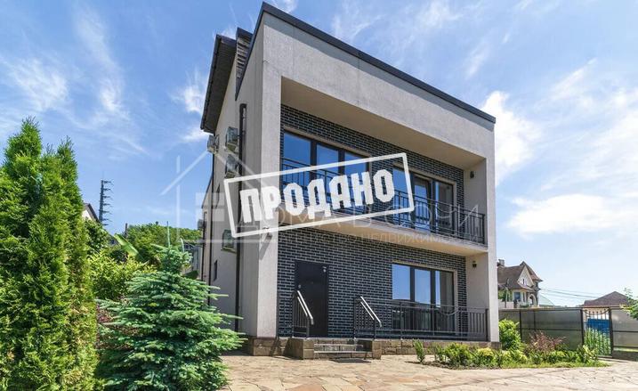 Дом с ремонтом в коттеджном городке №1