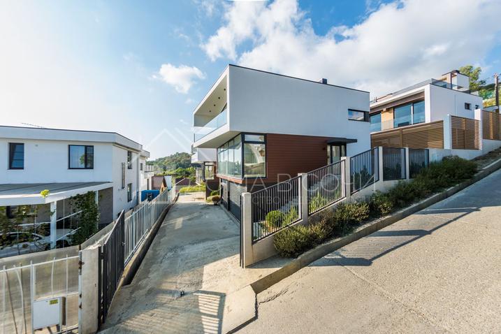 Современный особняк с бассейном №12