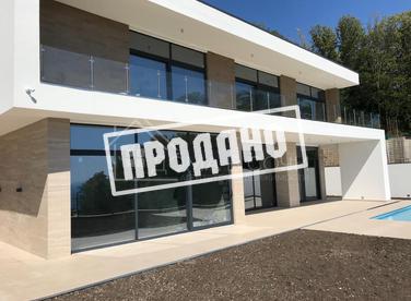 Дом с стиле хай-тек с панорамным видом на море №2