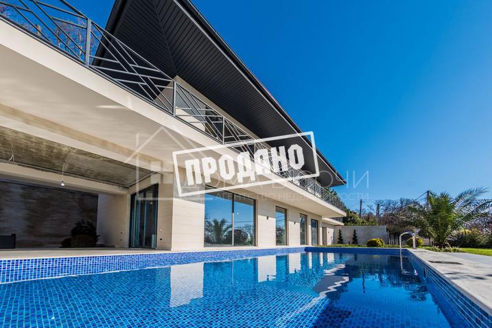 Коттедж с видом на море в стиле Райта №10