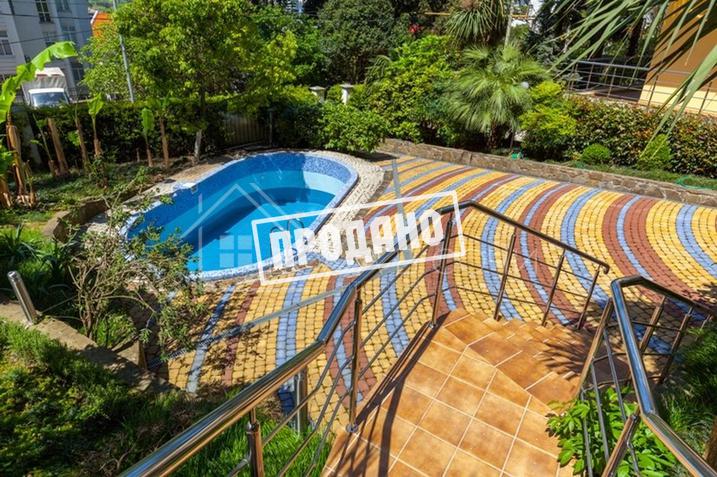 Элитное домовладение с классическим  ремонтом в центре Сочи №2