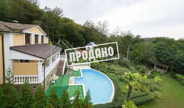 Дом в живописном месте №1