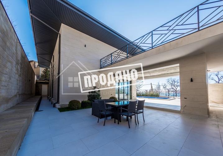 Коттедж с видом на море в стиле Райта №7