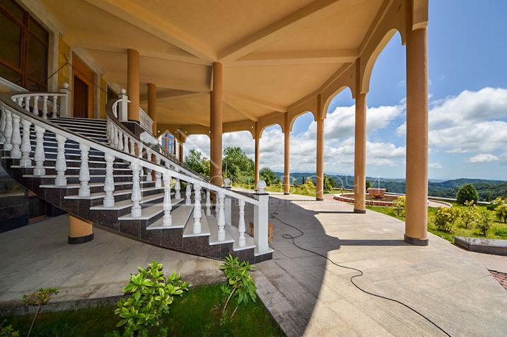 Резиденция в горах Хосты №7