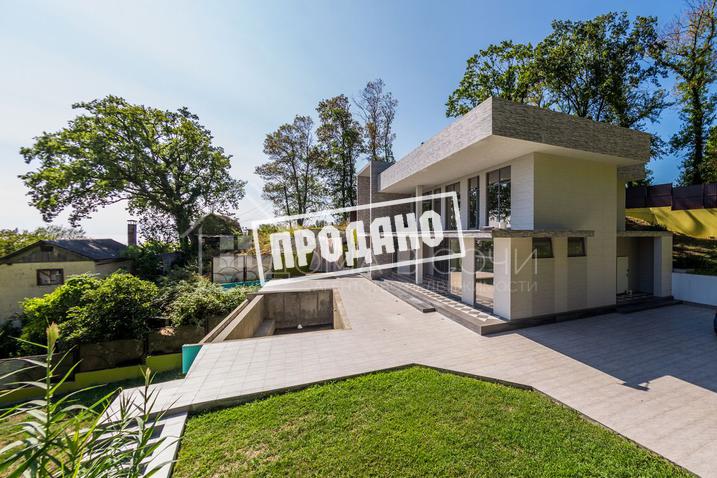 Современный дом у моря №1