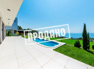 Белоснежный коттедж с видом на море №3