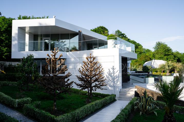 Дизайнерский особняк в горах Хосты №27