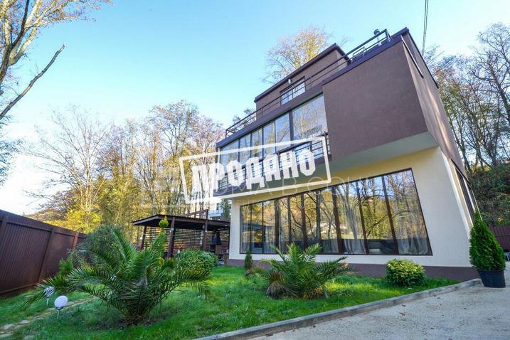 Современный коттедж в лесопарке №1